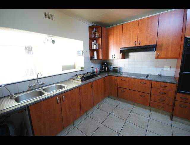 3 BEDROOM HOUSE FOR SALE IN KENSINGTON